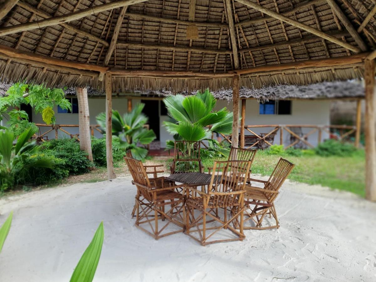 Uhuru House And Restaurant Nungwi Esterno foto
