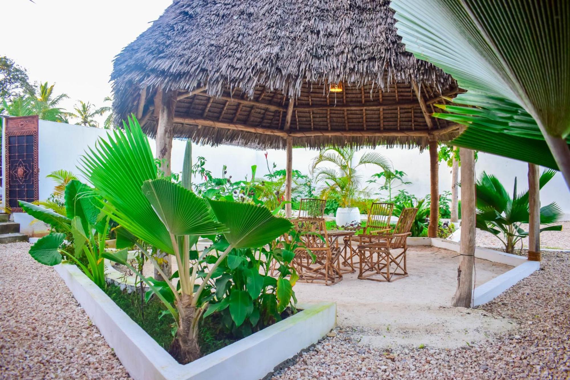 Uhuru House And Restaurant Nungwi Esterno foto