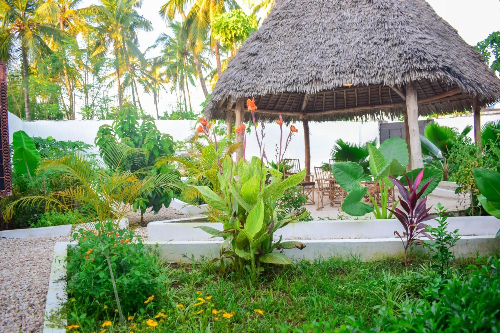 Uhuru House And Restaurant Nungwi Esterno foto