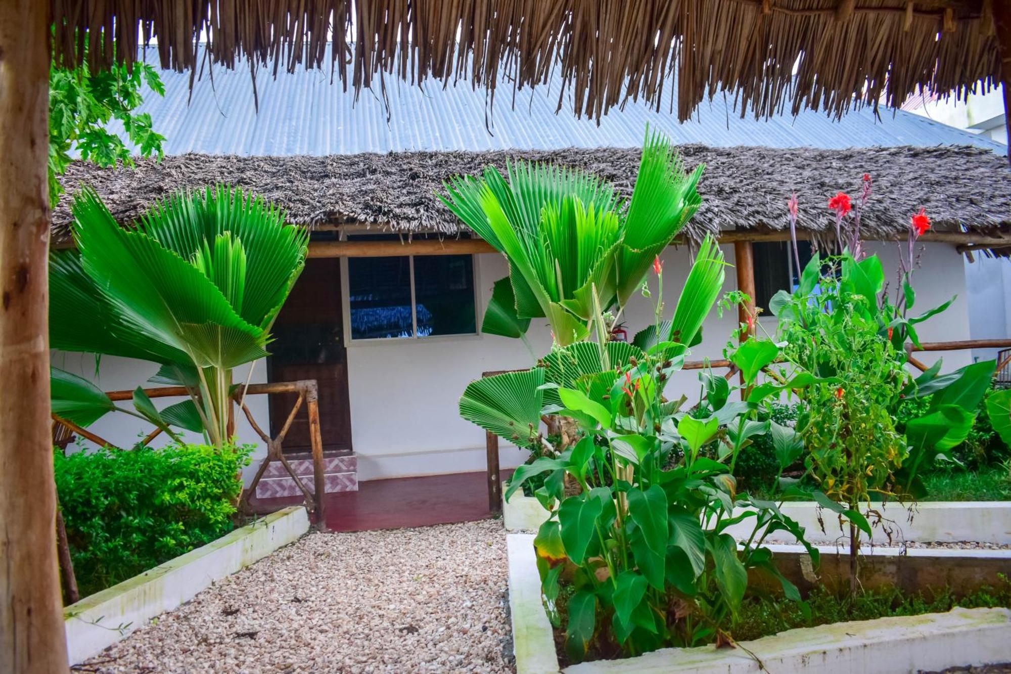 Uhuru House And Restaurant Nungwi Esterno foto