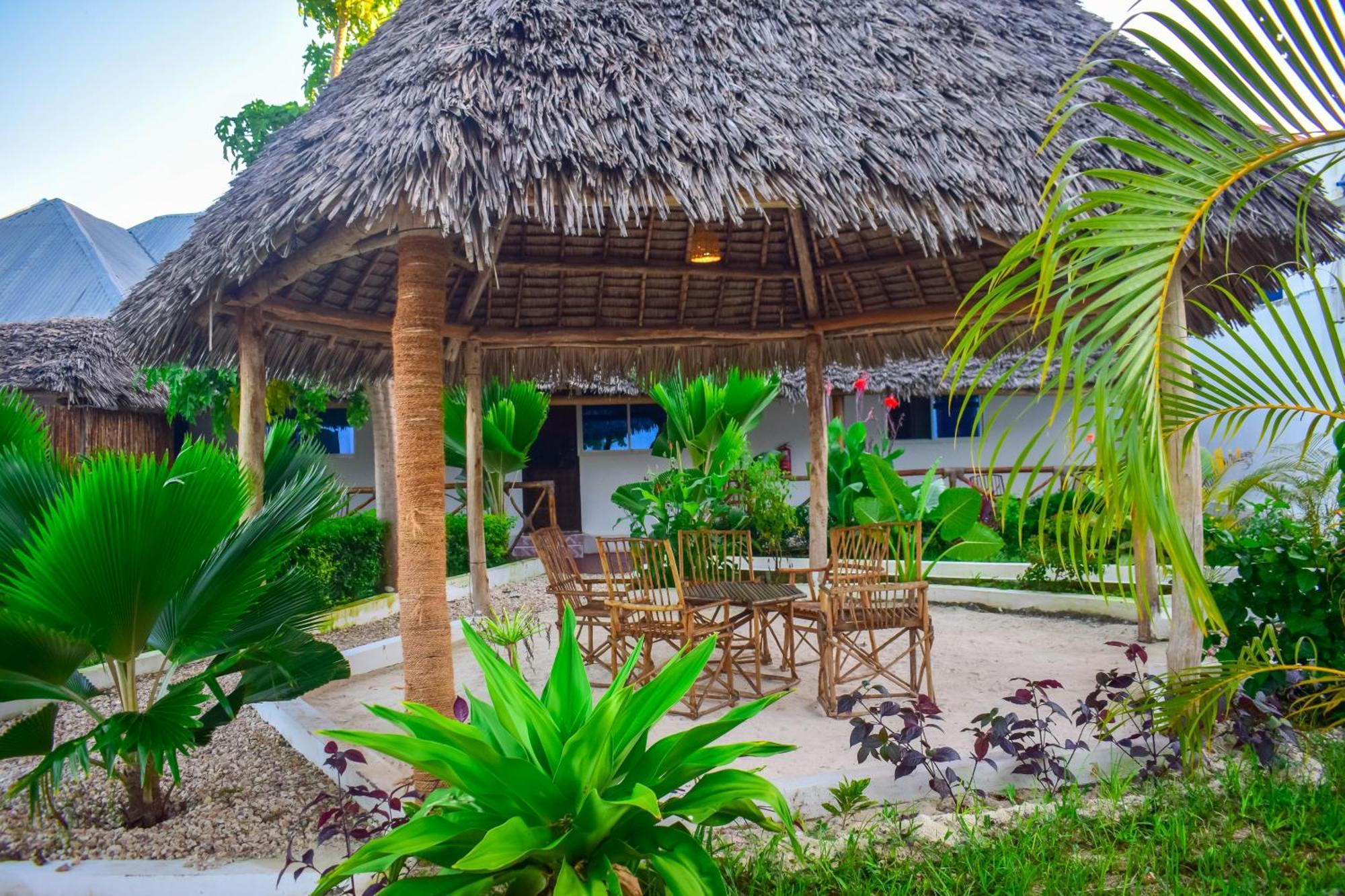 Uhuru House And Restaurant Nungwi Esterno foto