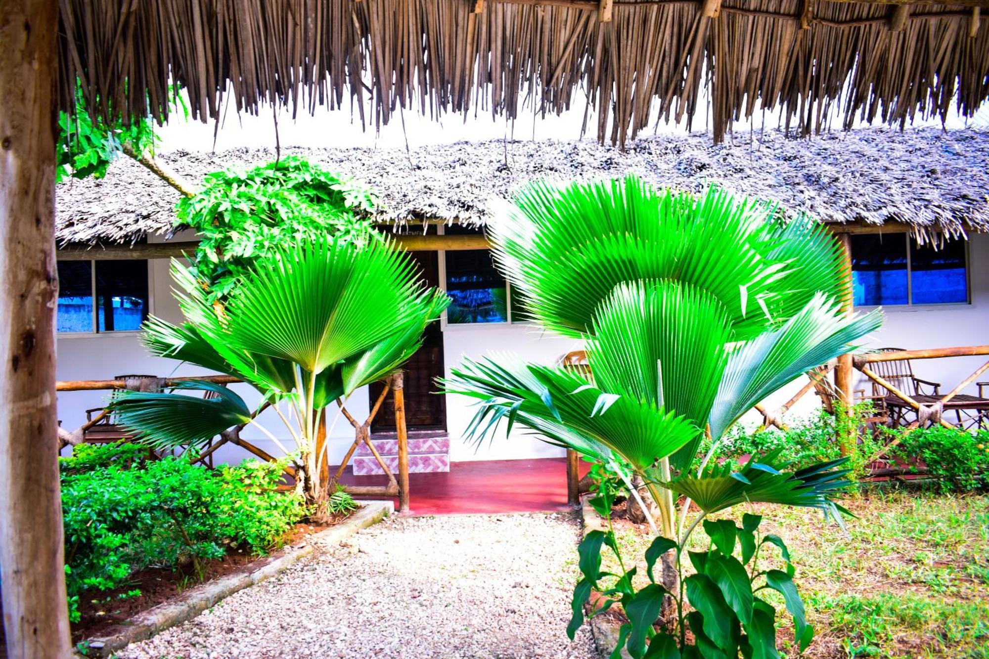 Uhuru House And Restaurant Nungwi Esterno foto